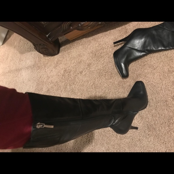 EUC Size 7M under the knee black leather boots - Picture 7 of 8